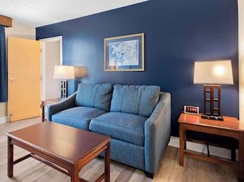 Deluxe Suite, 2 Queen Beds, Non Smoking, Refrigerator (Larger Room)