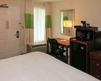 Standard Room, 1 King Bed, Non Smoking (Interior Corridor)
