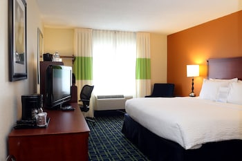 Standard Room, 1 King Bed, Non Smoking (Interior Corridor)