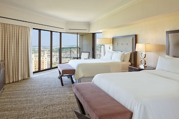 Club Suite, 1 Double Bed, City View (View)