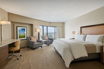Room, 1 King Bed, Corner (Mobility/Hearing Accessible, Tub)