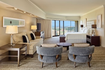 Club Suite, 1 Double Bed, City View (View)