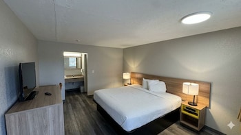 Room, Deluxe King Bed