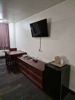 Deluxe Room, 2 Queen Beds, Refrigerator & Microwave