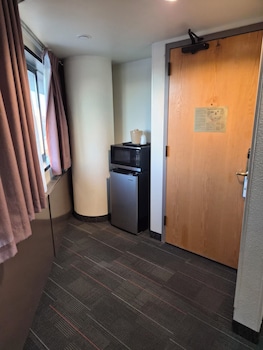 Junior Suite, 1 King Bed, Refrigerator & Microwave, Corner