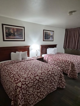 Deluxe Room, 2 Queen Beds, Refrigerator & Microwave