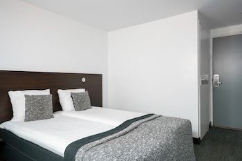 Basement Double Room - no window