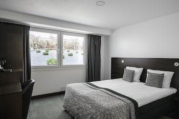 Basement Double Room - no window