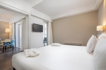 City Suite, City View (2 adults + 2 children)