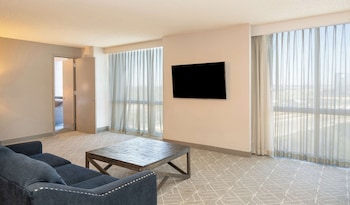 Suite, 1 King Bed (2 Room Suite)