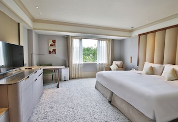 Premier Double Room with Royal VIP Lounge