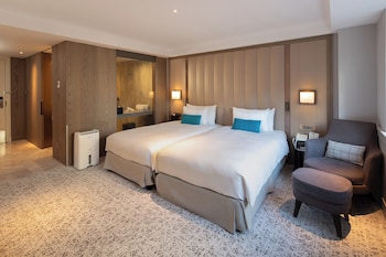 Premier Twin Room with Royal VIP Lounge