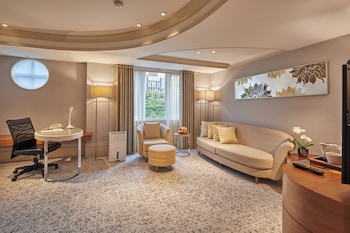 Corner Suite