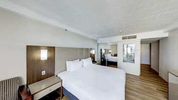 Family Room, Multiple Beds (Family)