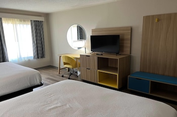 Room, 2 Queen Beds, Non Smoking