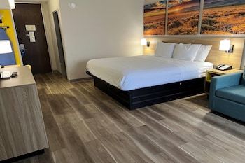 Suite, 1 King Bed, Non Smoking