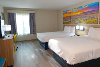 Room, 2 Queen Beds, Non Smoking