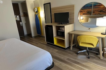 Room, 1 King Bed, Non Smoking