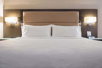 Standard Room, 1 Queen Bed (Minifridge)