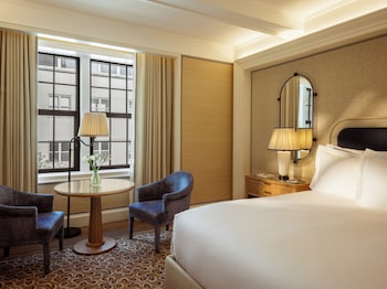 Deluxe Room (King)