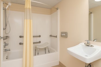 Room, 1 Queen Bed, Accessible, Non Smoking (Mobility/Hearing, tub w grab bars)