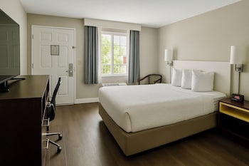 Standard Room, 1 King Bed