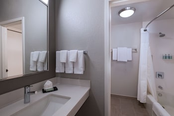 Room, 1 King Bed (Mobility Accessible, Tub)