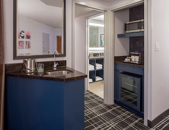 Suite, 2 Queen Beds, Non Smoking, Corner