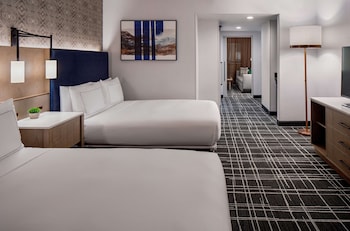 Suite, 2 Queen Beds, Accessible (Roll-in Shower)