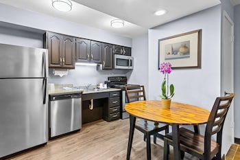 Suite, 1 King Bed, Accessible, Non Smoking (with Sofabed, Full Kitchen)