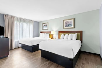 Suite, 2 Queen Beds, Non Smoking (with Sofabed, Full Kitchen)