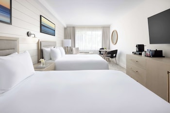 Room, 2 Queen Beds, Accessible, Bathtub