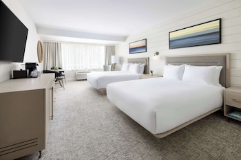 Room, 2 Queen Beds, Accessible, Bathtub