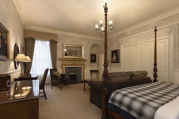 Junior Suite, 4 Poster Bed with Sofa Bed