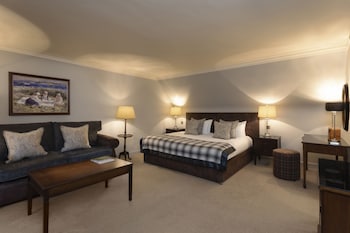 Deluxe Room, 1 King Bed with Sofa bed