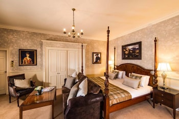 Junior Suite, 4 Poster Bed with Sofa Bed