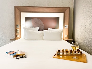 Classic Room, 1 Double Bed with Sofa bed, Pool View
