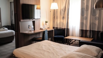 Suite, 1 Queen Bed with Sofa bed