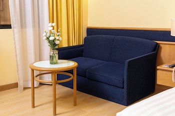 Standard Room, 1 Queen Bed