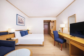 Standard Room, 1 Queen Bed