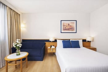 Standard Room, 1 Queen Bed