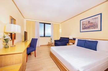 Standard Room, 1 Queen Bed
