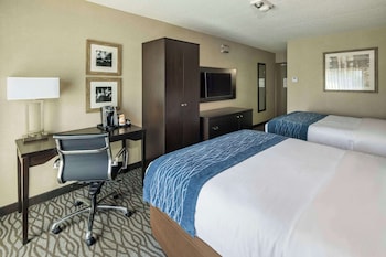 Room, 2 Queen Beds, Non Smoking, Ground Floor