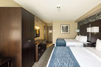 Room, 2 Queen Beds, Non Smoking, Ground Floor