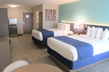 Standard Room, 2 Queen Beds, Accessible, Bathtub