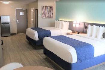 Standard Room, 2 Queen Beds, Accessible, Bathtub
