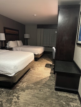 Room, 2 Queen Beds, Accessible (Mobility & Hearing, Roll-in Shower)