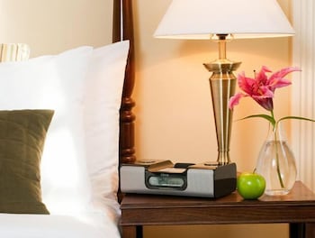 Petite Room – One Double Bed