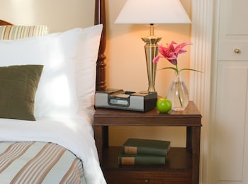 Standard Room, 1 Queen Bed