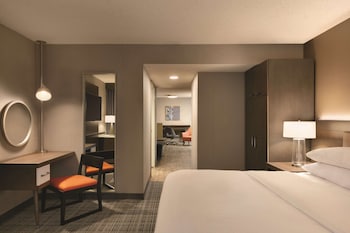 Suite, 1 King Bed, Accessible, Bathtub